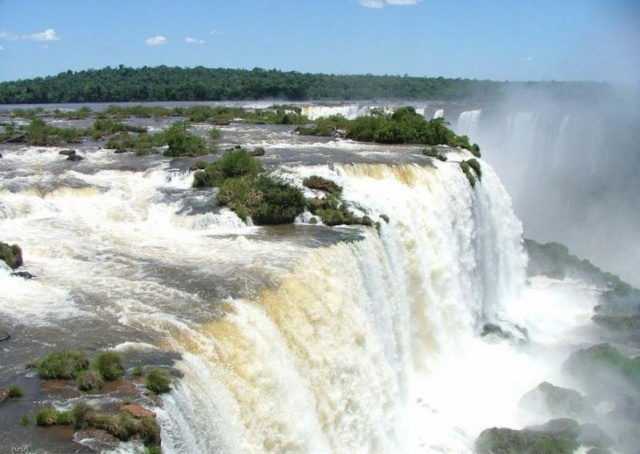Buenos Airestől Rio De Janeiróig kirándulással Uruguayba és az Iguassuhoz