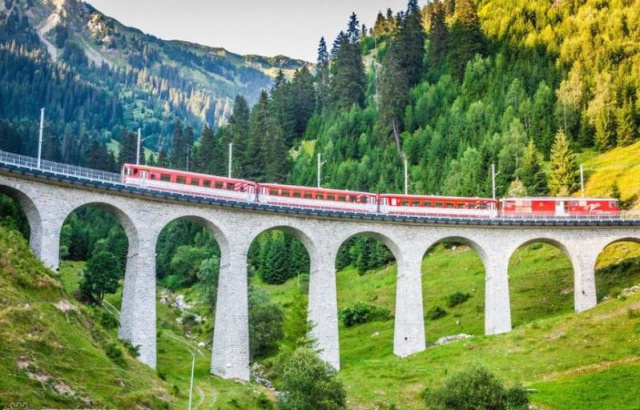 Svájc haladóknak - panoráma-vonatozás a Gleccser-expressz útvonalán