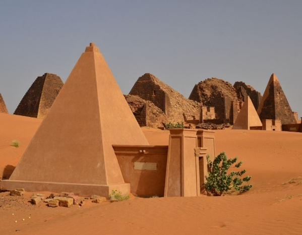 Szudán, Nílus, piramisok és a fekete fáraók sivatagi birodalma (Repülő)