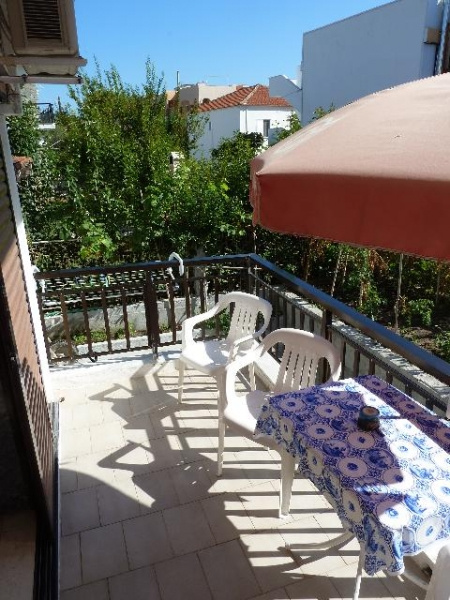 Koula apartmanház, egyénileg