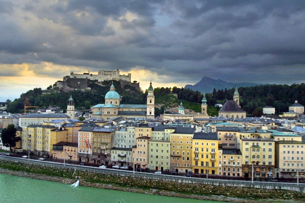 Látogatás a diktátor rezidenciáján, a Sasfészekben és séta Salzburgban