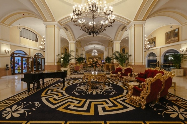 Kremlin Palace *****