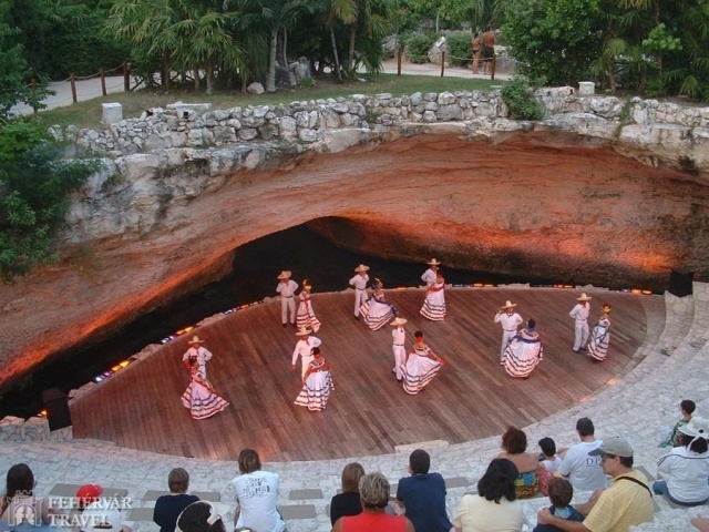 Varázslatos Mexikó piramisok, gyarmati emlékek, felhőkarcolók, álomstrandok