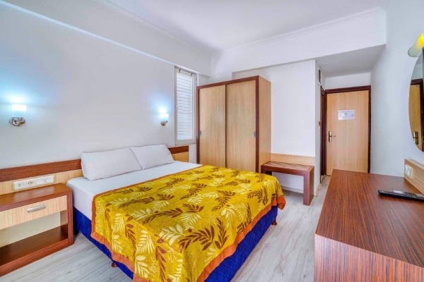 Kleopatra Melissa*** - AI, repülővel