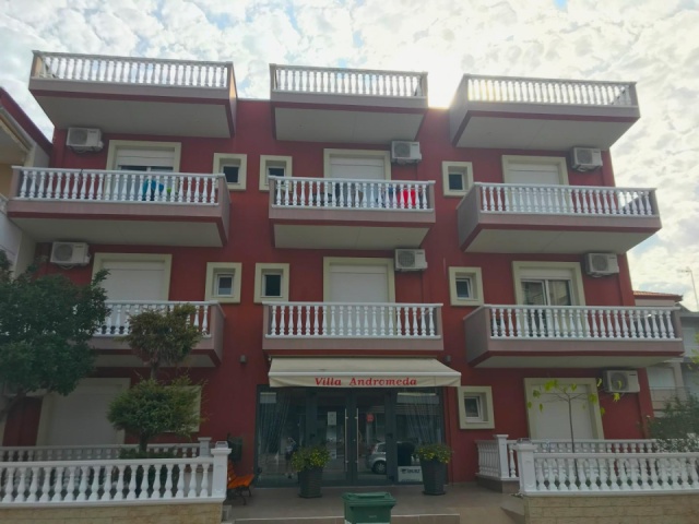 Andromeda Apartmanház, busszal