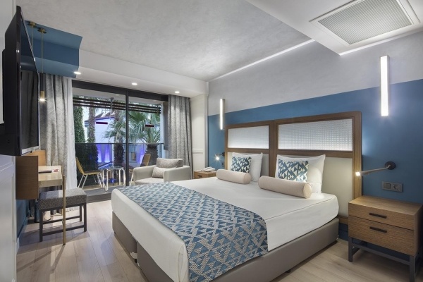 TRENDY SIDE BEACH ****