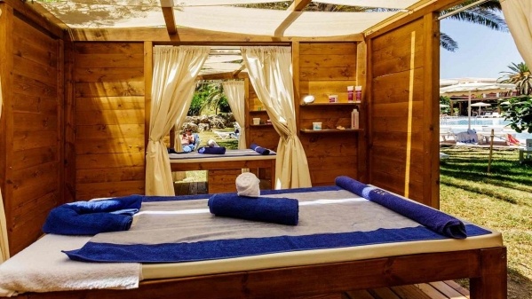 Cathrin ****, Görögország