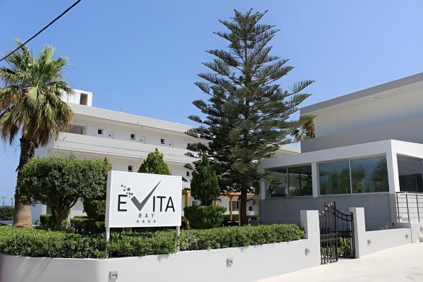 EVITA BAY ****