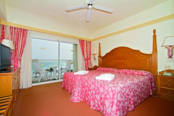 RIU PALACE TRES ISLAS ****