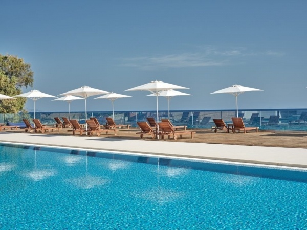 Cavo Orient Beach Hotel And Suites