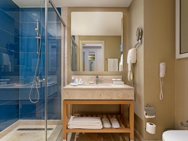 Titanic Deluxe Lara *****