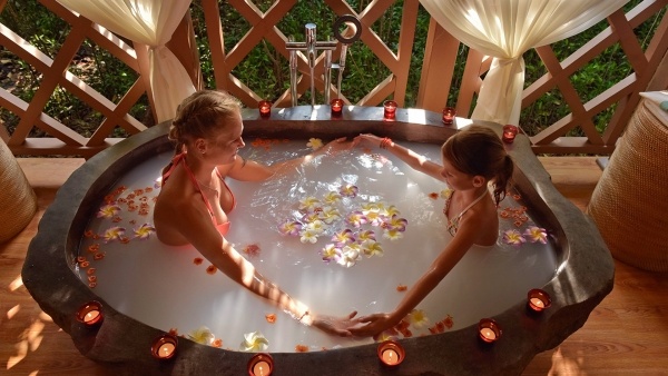 Dreamland Maldives - The Unique Sea & Lake Resort Spa