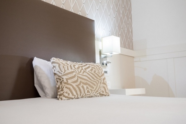 ARENA SUITE - ADULTS ONLY ****