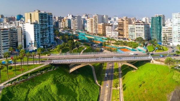 PERUI TÁJAKON: AZ ANDOKTÓL AZ ÓCEÁNIG ****