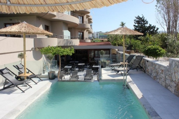 John & Mary apartmanház, repülővel