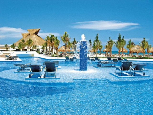 BlueBay Grand Esmeralda