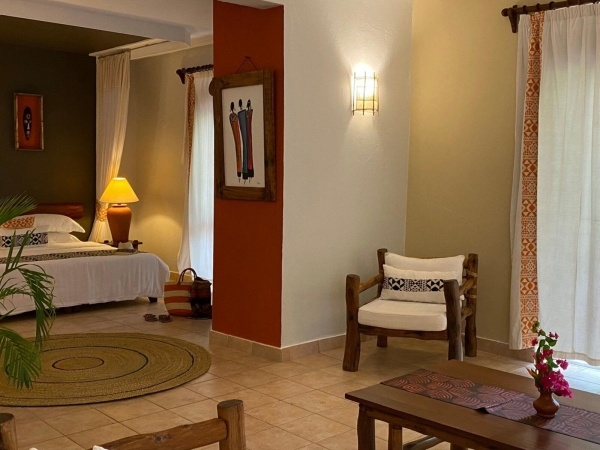 Pinewood Beach Resort****, FP/AI, repülővel