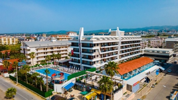Grand Kolibri Prestige Hotel***** - UAI, repülővel