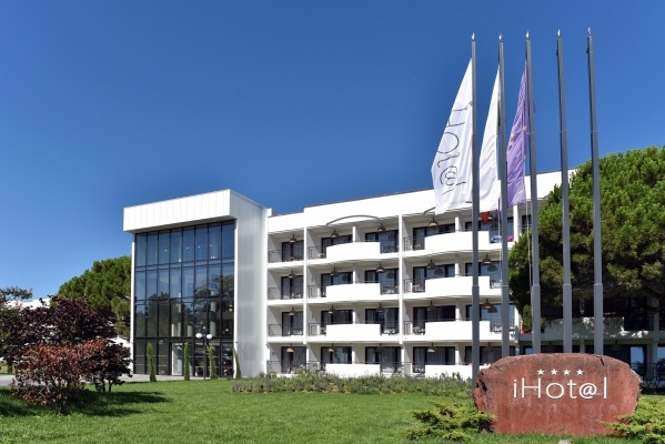 IHotel **** AI, repülővel
