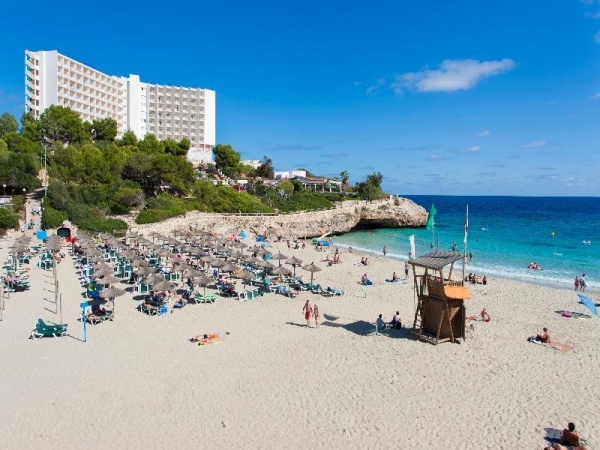 Globales America ****