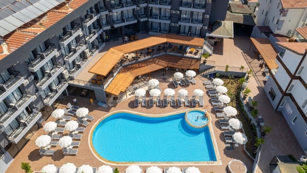 Clover Magic Park Side Hotel ***