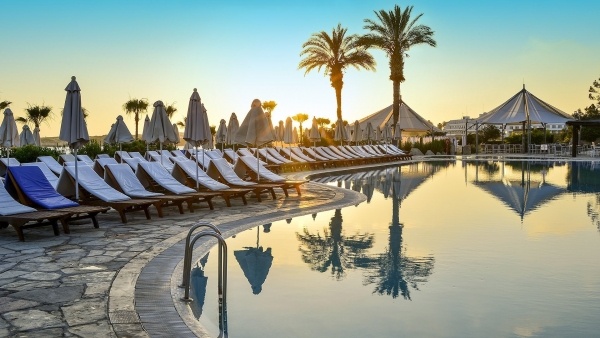 Coral Beach Hotel and Resort - 4 éjszakás