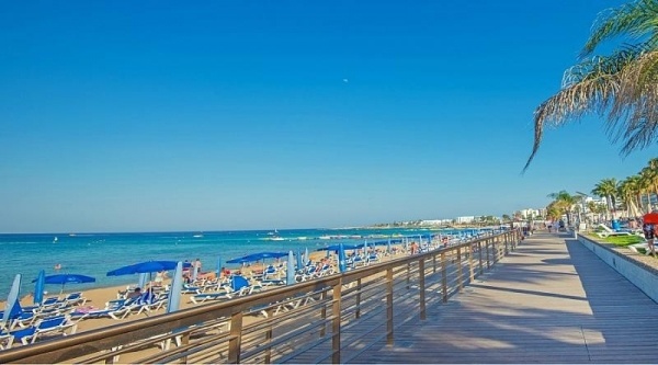 VRISSIANA BEACH ****
