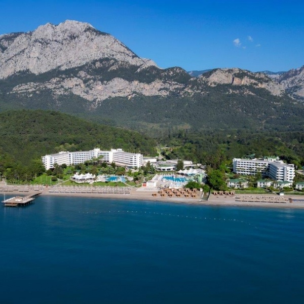 Mirage Park Resort***** - UAI, repülővel