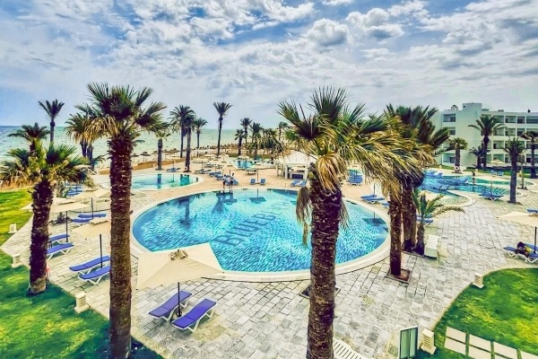 BLUE BEACH ****