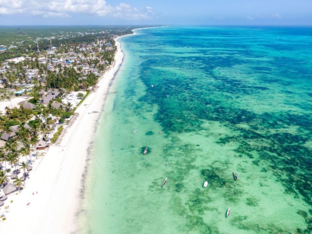 Serengeti szafari program pihenéssel Zanzibár szigetén - csoportos körutazás tengerparti pihenéssel