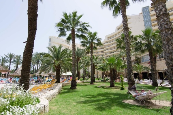 Riadh Palms ****