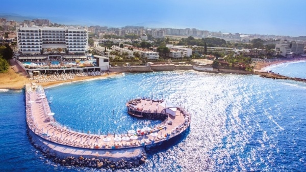 Azura Deluxe Resort & Spa Hotel***** - UAI, repülővel