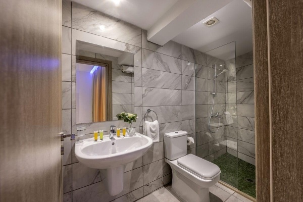 Milea Hotel ***