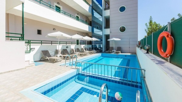 Manos Palace ****