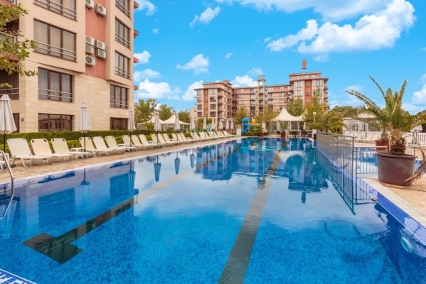 Tarsis **** Sunny Beach repülővel