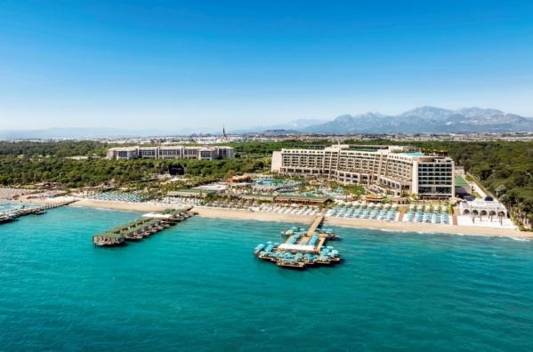 Regnum The Crown*****-UAI, repülővel