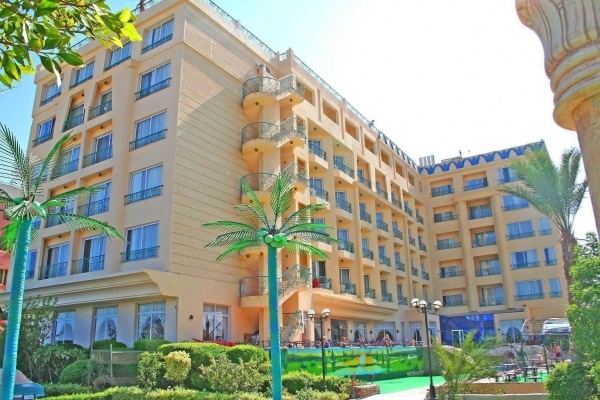 Kingtut Aqua Park Beach Resort Hurghada ****