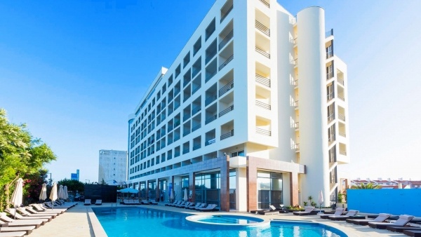 Tryp Lisboa Caparica Mar by Wyndham - 14 éjszakás