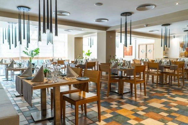 HVD Viva Club **** Golden Sands repülővel
