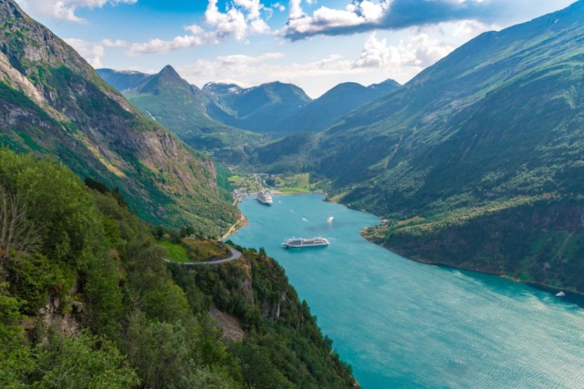 Norvég fjordok és vízesések birodalma 2027. csoportos hajóút