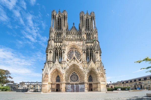 PÁRIZS - VERSAILLES ÉS A LOIRE-VÖLGYI KASTÉLYOK - UTAZÁS AUTÓBUSSZAL - FRANCIAORSZÁG