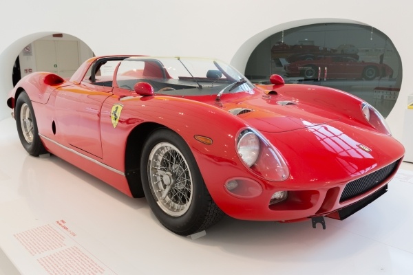 600 LÓERŐ FELETT: FERRARITÓL A LAMBORGHINIIG ÉS A DUCATI - AUTÓGYÁRAK OLASZORSZÁG UTAZÁS
