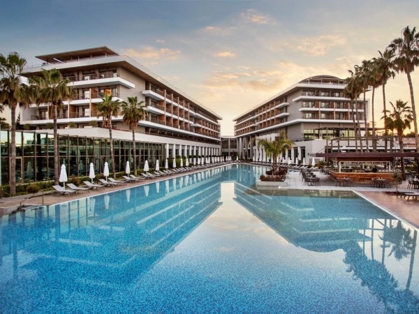 Achantus & Cennet Barut Collection *****