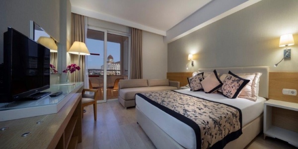 Trendy Palm Beach Hotel***** - AI, repülővel
