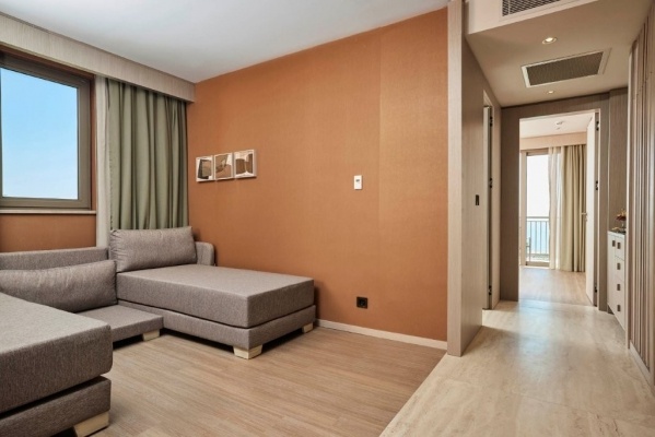 Lusso Sorgun***** - UAI, repülővel