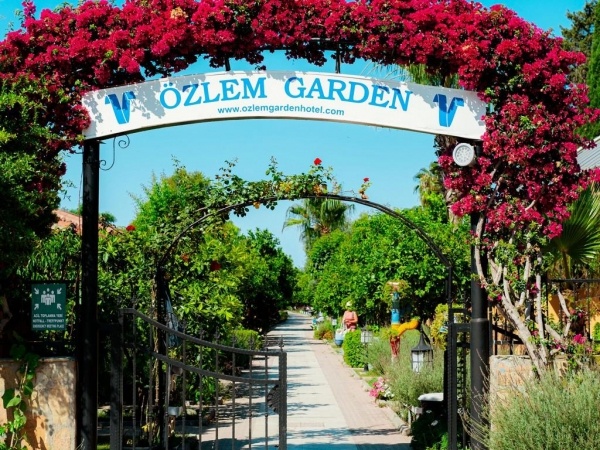 Ozlem Garden ***