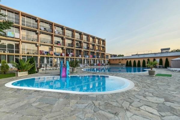 Riva Hotel ***