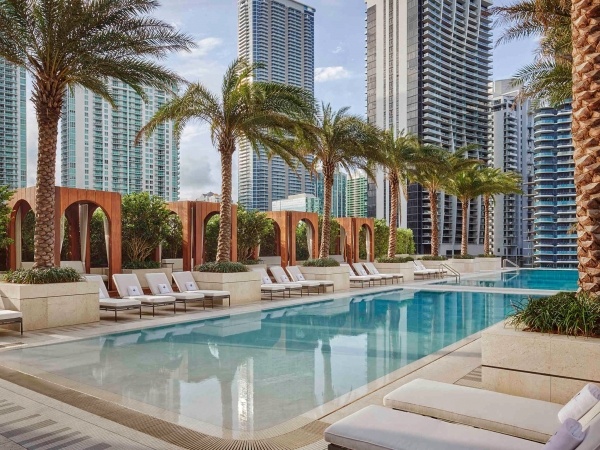 SLS LUX Brickell