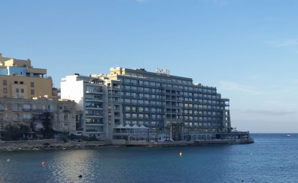 Radisson Cavalieri Art Hotel ****