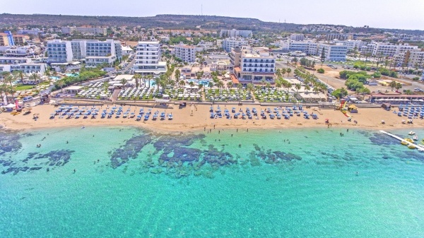 VRISSIANA BEACH ****